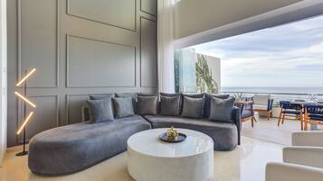 Smart TV, computer monitors