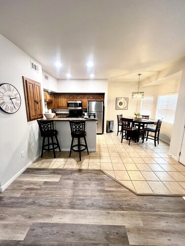 Full amenities in kitchen, bathroom and bedrooms with gym, Pool and Hot Tub 