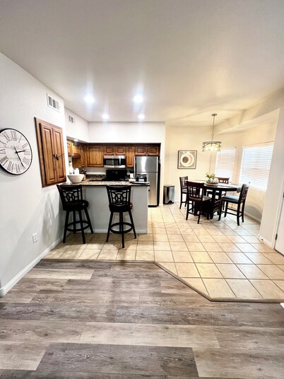 Full amenities in kitchen, bathroom and bedrooms with gym, Pool and Hot Tub 