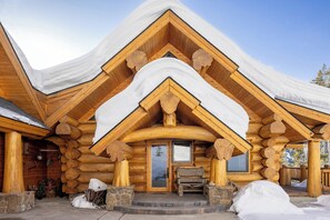 Exterior - New! Ski-in/out Log Home beside 104.3 acres with a private hot tub (Big Sky)