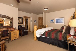 5 bedrooms, desk, iron/ironing board, free WiFi - New! Ski-in/out Log Home beside 104.3 acres with a private hot tub (Big Sky)