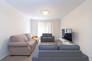 House | 4 bedrooms - Family Home For A Fiesta (Adelaide)