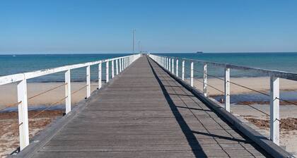 Largs Bay Oasis Jetty Views