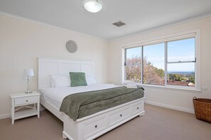 House | 2 bedrooms - Cityscape Charm in Wattle Park (Adelaide)