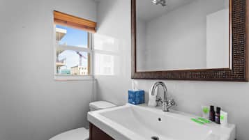 Apartment, Balcony | Bathroom