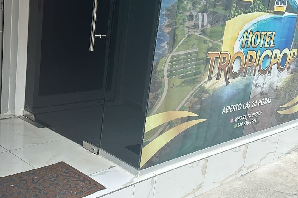 Hotel tropic pop