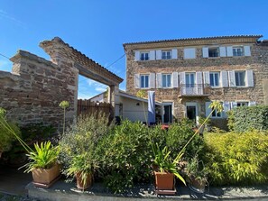 Exterior - Le Gîte d'Antoine - SAINT ETIENNE DES OULLIERES (SAINT ETIENNE DES OULLIERES)