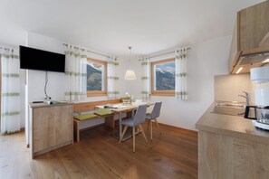 Fridge, stovetop, dishwasher, coffee/tea maker - Apartment 'Thymian' with Mountain View, Private Terrace and Wi-Fi (Schenna)