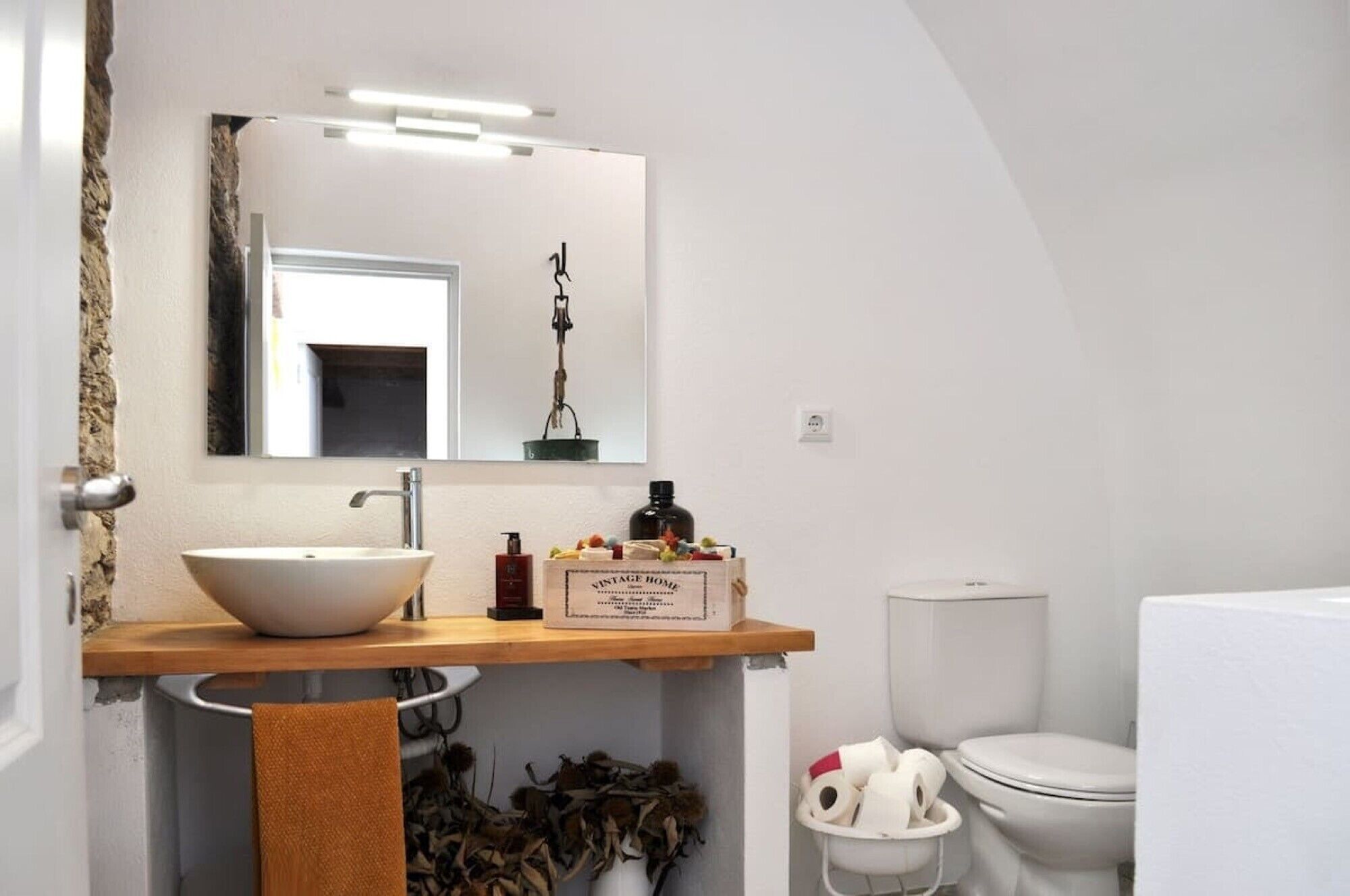 Een douche, een haardroger, handdoeken