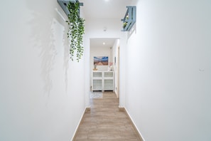 Interior - Guest House 'Raudino Rooms - Athena' with Balcony, Wi-Fi and Air Conditioning (Siracusa)