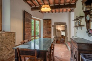 Dining - Apartment 'Cima A Zano' with Mountain View, Shared Pool and Wi-Fi (Pietrabuona)