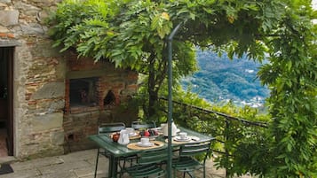 屋外ダイニングエリア