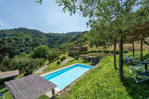 Pool - Apartment 'Sondino I Cinghiali' with Mountain View, Shared Pool and Wi-Fi (Pietrabuona)