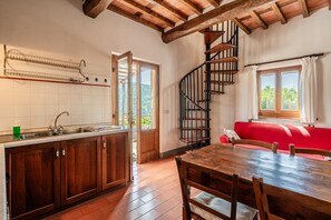 Interior - Apartment 'Sondino I Cinghiali' with Mountain View, Shared Pool and Wi-Fi (Pietrabuona)