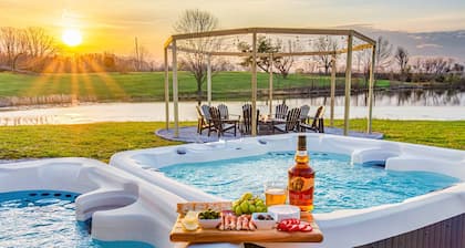 Heated Pool, Hot Tub, Mini Golf, Theater-Sleeps 28