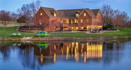 Heated Pool, Hot Tub, Mini Golf, Theater-Sleeps 28