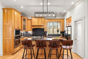 Fridge, microwave, oven, stovetop - Heated Pool, Hot Tub, Mini Golf, Theater-Sleeps 28 (Frankfort)