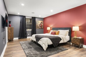 9 chambres, bureau, fer et planche à repasser, lit parapluie