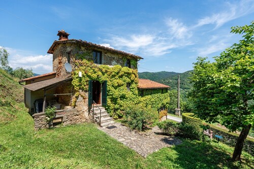 Apartment 'Casa Grande' with Mountain View, Shared Pool and Wi-Fi