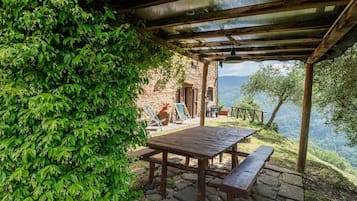 屋外ダイニングエリア