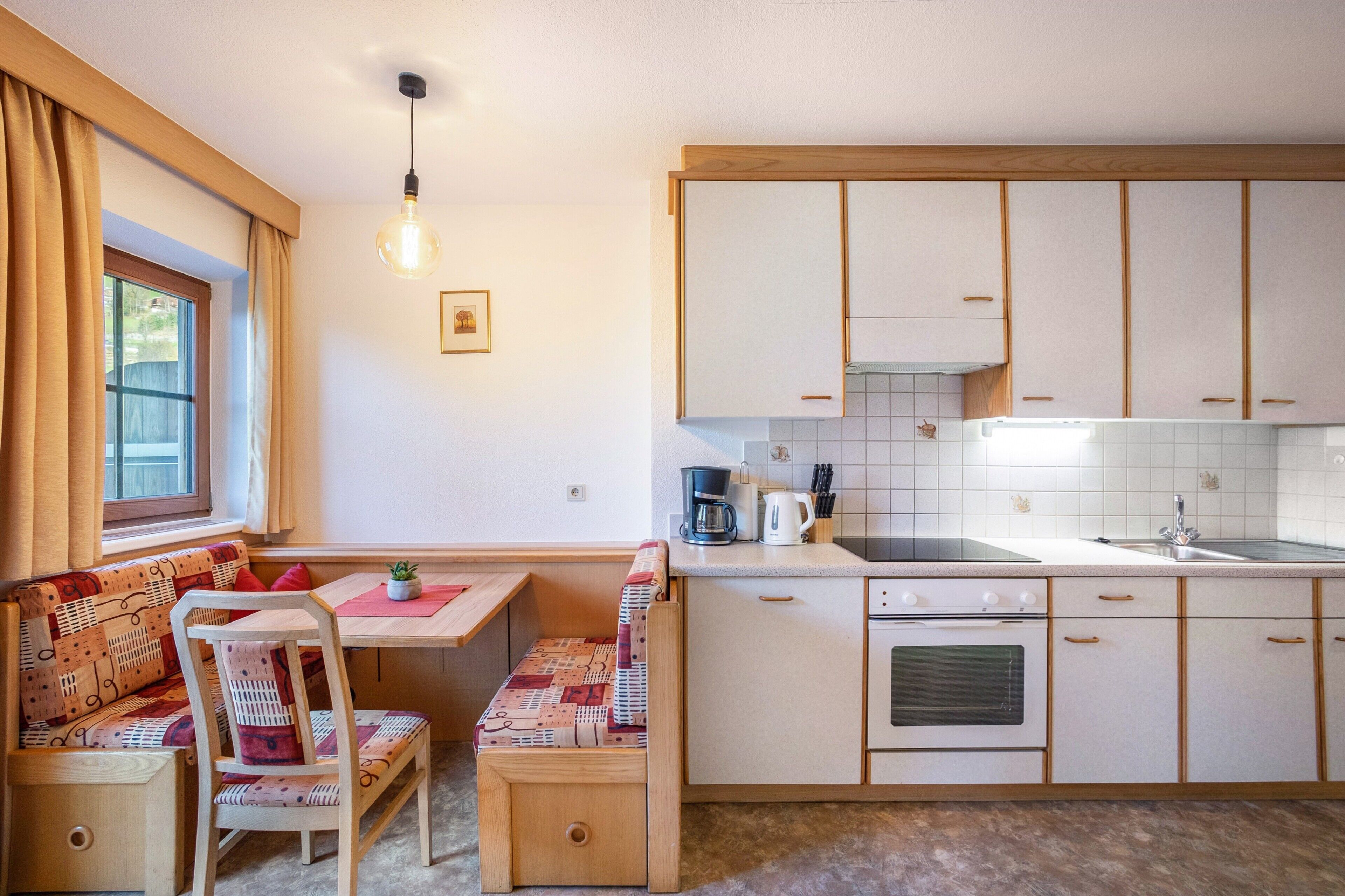 Frigorifero, forno, piano cottura, lavastoviglie
