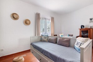 1 chambre, fer et planche à repasser, Wi-Fi gratuit, draps fournis