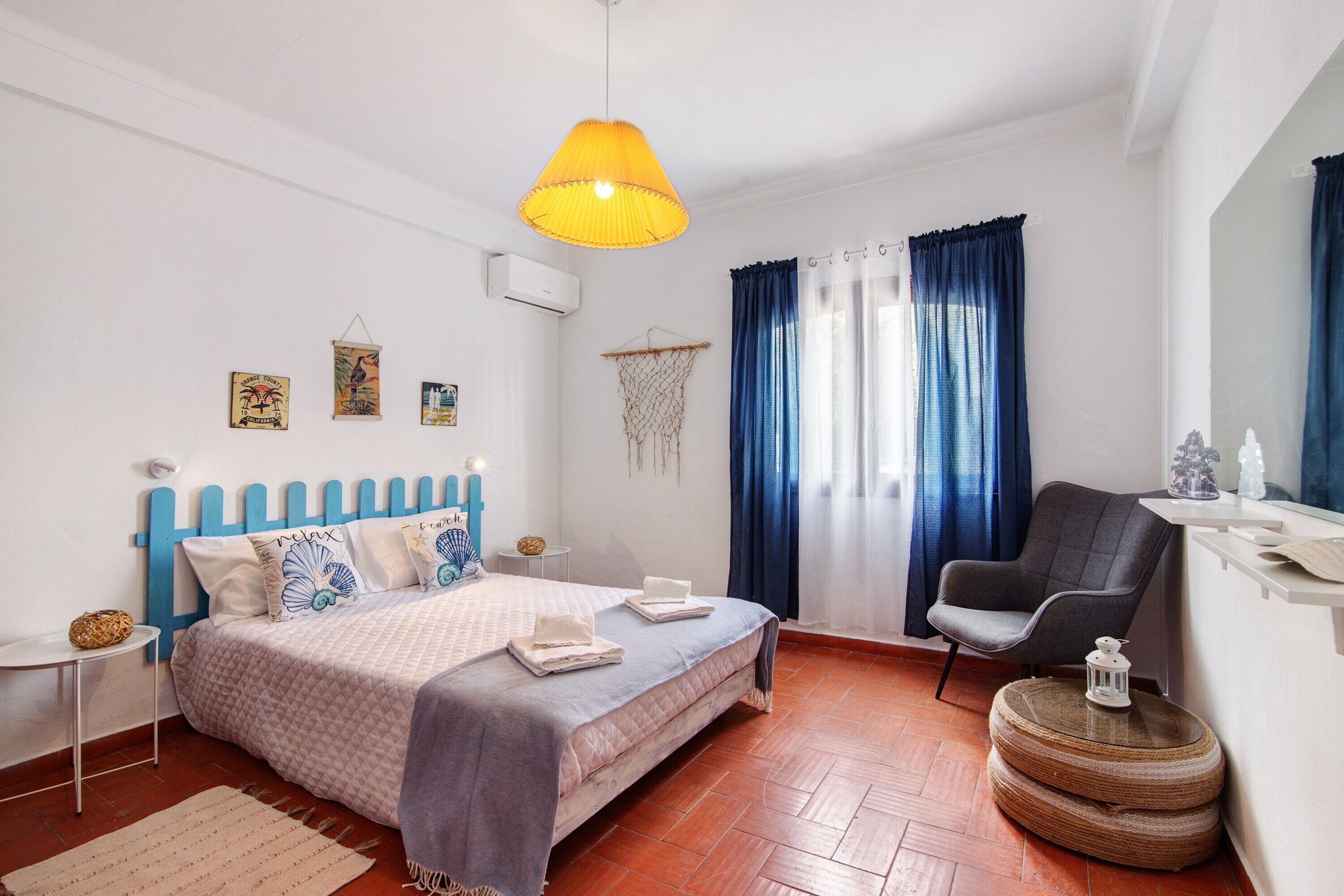 1 chambre, fer et planche à repasser, Wi-Fi gratuit, draps fournis