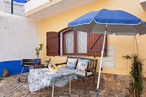 Outdoor dining - Holiday Home 'Amarela' with Private Terrace and Wi-Fi (Tavira)