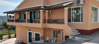 Apartment 'Alexandros' with Private Terrace, Wi-Fi and Air Conditioning