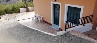 Apartment 'Alexandros' with Private Terrace, Wi-Fi and Air Conditioning