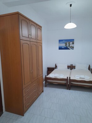 1 habitación, tabla de planchar con plancha y wifi gratis 