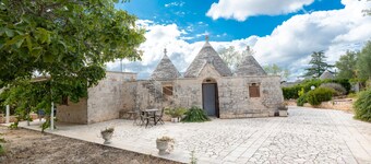 Apartment 'Sabrina Resort' with Private Pool, Wi-Fi and Air Conditioning