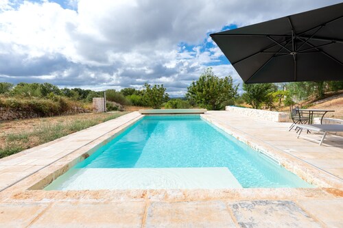 Apartment 'Sabrina Resort' with Private Pool, Wi-Fi and Air Conditioning