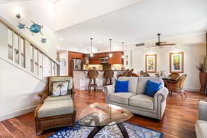 TV, books - 🏖️Serene Location | Excellent Resort Amenities | Concierge Included | Oceanfront (Waikoloa)