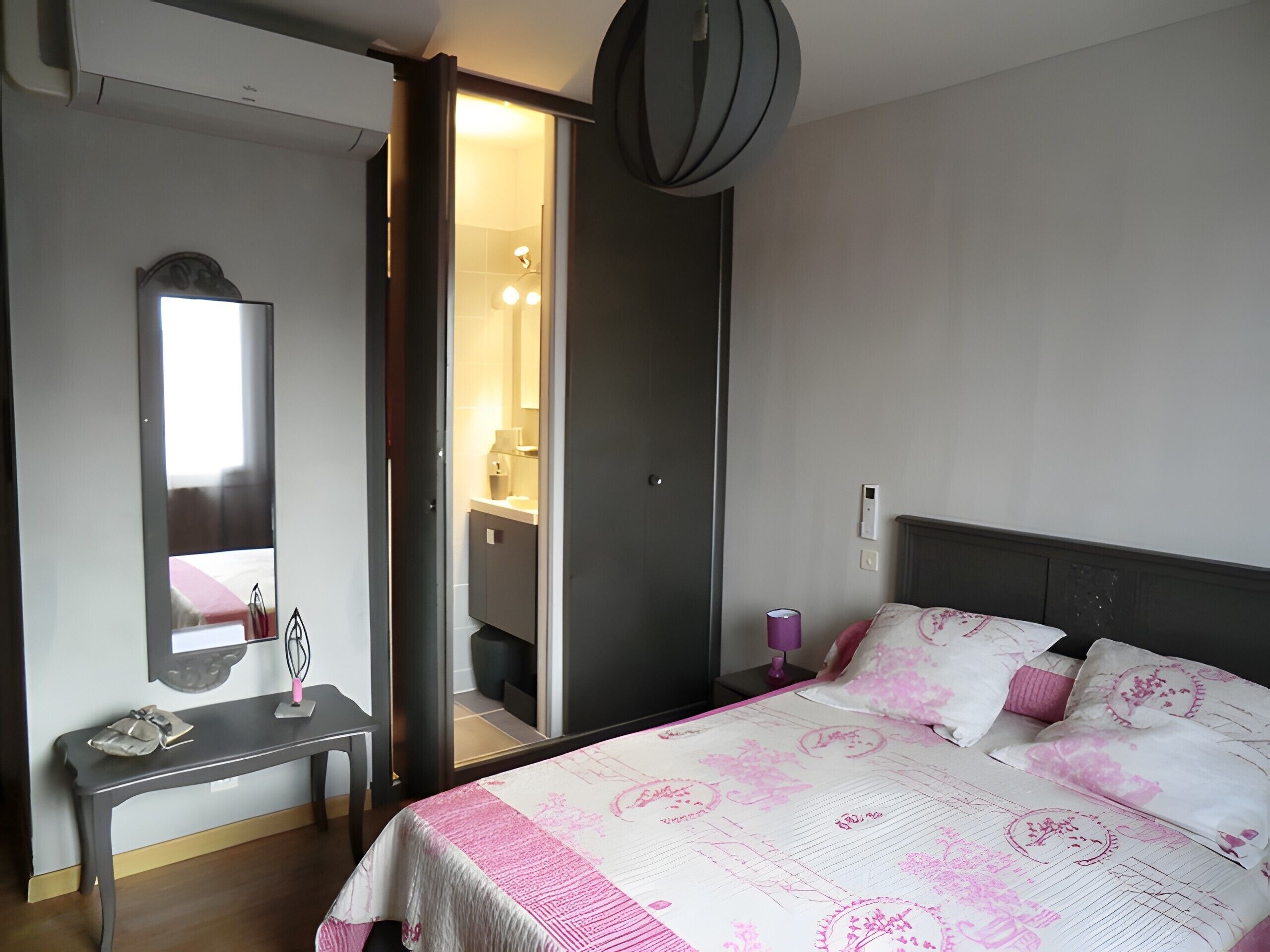 4 soverom, strykejern/-brett, wi-fi (inkludert) og sengetøy