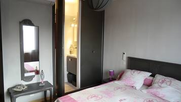 4 soverom, strykejern/-brett, wi-fi (inkludert) og sengetĂžy