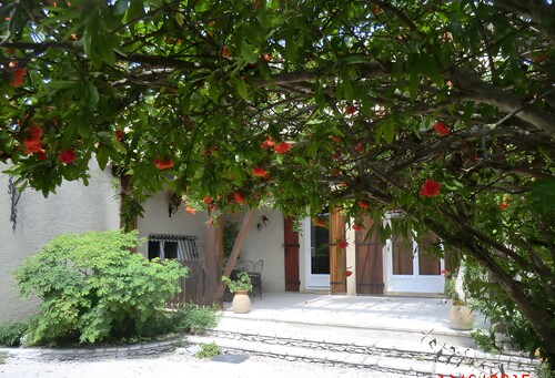 Lou Brès in Provence near Avignon with swimming pool and private gardens Wi Fi and air conditioning