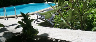 Lou Brès in Provence near Avignon with swimming pool and private gardens Wi Fi and air conditioning