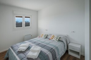 3 bedrooms, free WiFi, bed sheets