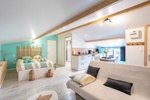 Accès au Wi-Fi (inclus), literie fournie