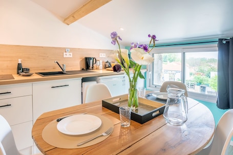 Fridge, microwave, oven, stovetop. Studio 'Near Marais Poitevin' with Wi-Fi