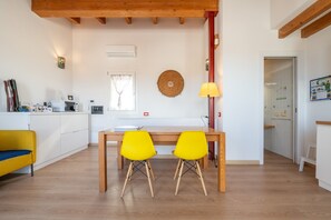 Interior - Apartment 'La Terrazza Di Bea - Centro Storico' with Sea View, Wi-Fi and Air Conditioning (Cagliari)