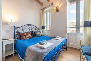 2 bedrooms, iron/ironing board, free WiFi, bed sheets - Apartment 'La Terrazza Di Bea - Centro Storico' with Sea View, Wi-Fi and Air Conditioning (Cagliari)