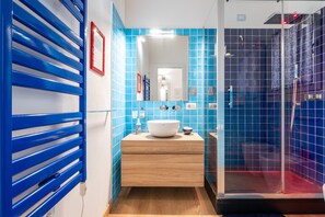 Ducha, secador de pelo, toallas