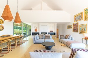 Televisión, chimenea