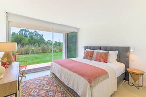 4 slaapkamers, een strijkplank/strijkijzer, gratis wifi, beddengoed