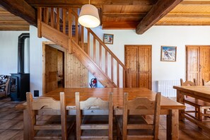 Dining - Chalet 'Savoiage' with Mountain View, Private Terrace and Wi-Fi (Saint-Colomban-des-Villards)