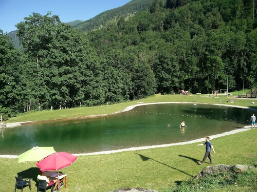 Chalet 'Savoiage' with Mountain View, Private Terrace and Wi-Fi