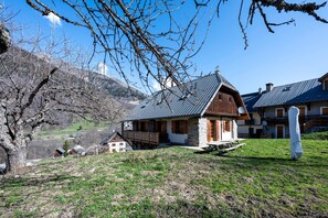 Exterior - Chalet 'Savoiage' with Mountain View, Private Terrace and Wi-Fi (Saint-Colomban-des-Villards)
