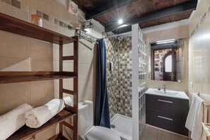 Shower, hair dryer, towels - F Tamaide with Sea Views, Wi-Fi, and Air Conditioning (San Miguel de Abona)